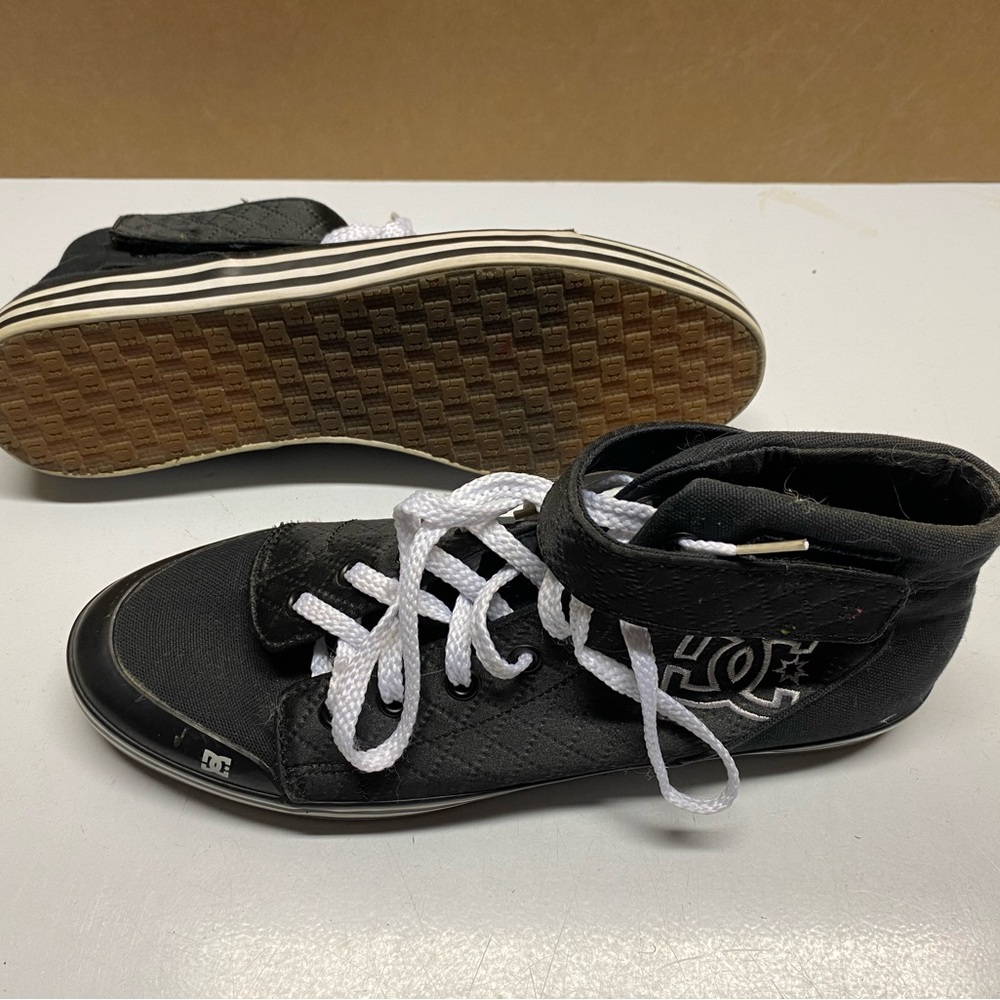 DC black sneakers